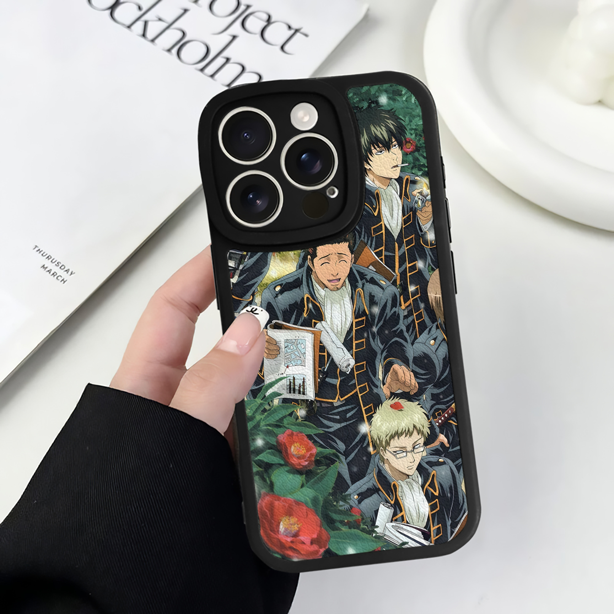（画像用） ぎんたま 坂田銀時（さかたぎんとき） 神楽 志村新八（しむら しんぱち） GINTAMA Sakata Gintoki Kagura Shimura Shinpachi 【iPhone 16シリーズ対応】シリコンスマホケース（レザー調） 材質：シリコン
